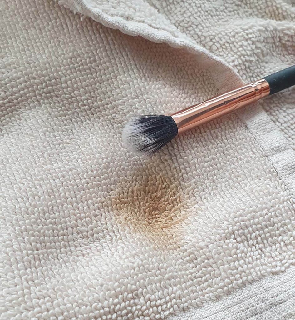 ISOCLEAN Makeup Brush Cleaner - a clean brush